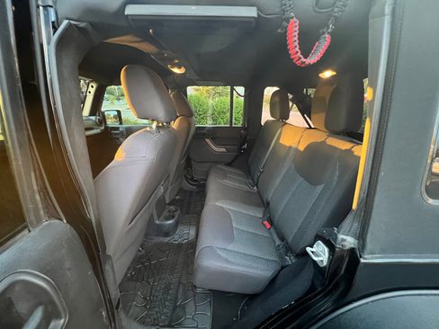 Used 2016 Jeep Wrangler Unlimited Sport image 19