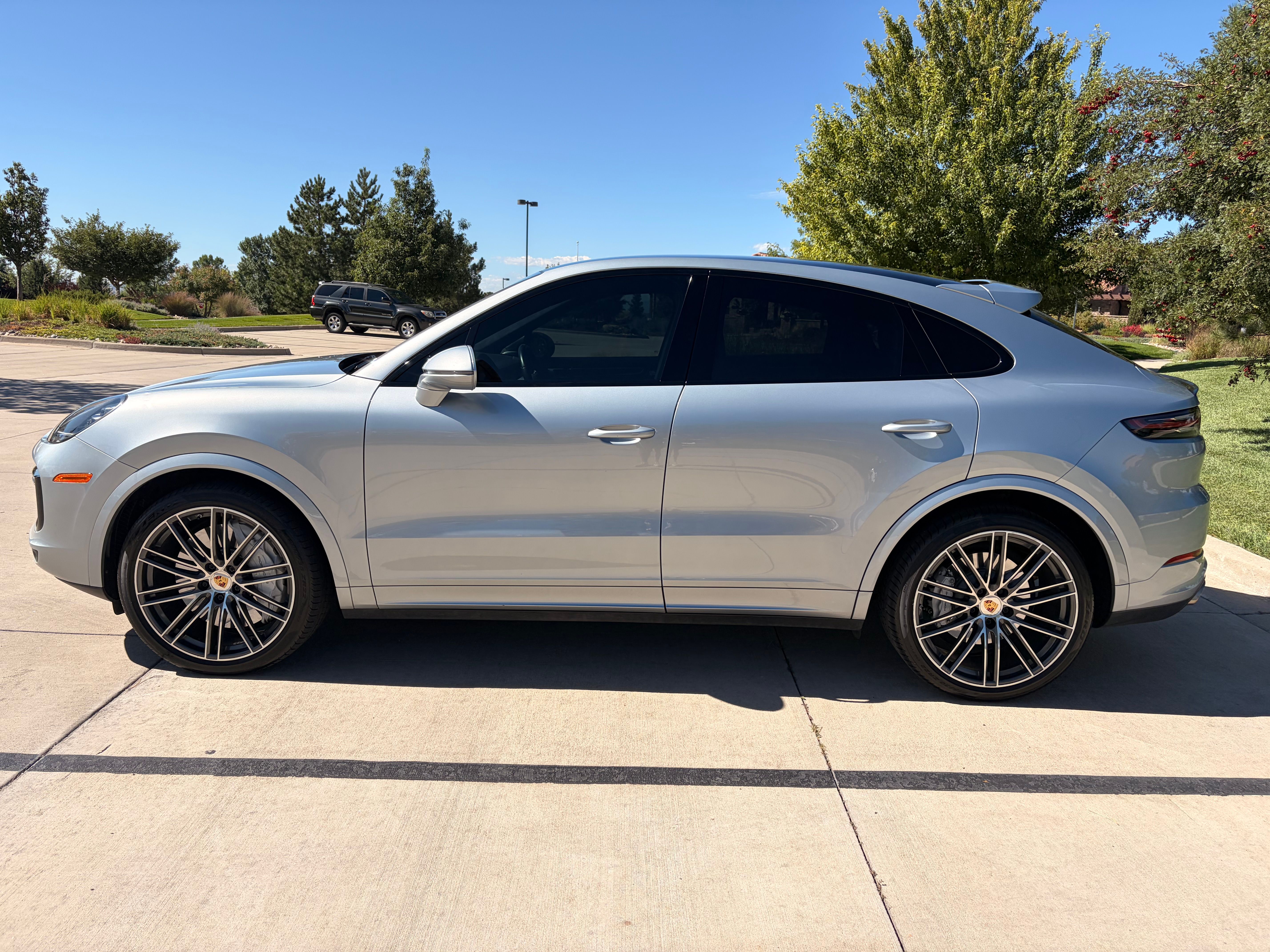 Used 2020 Porsche Cayenne Turbo AWD/4WD image 23