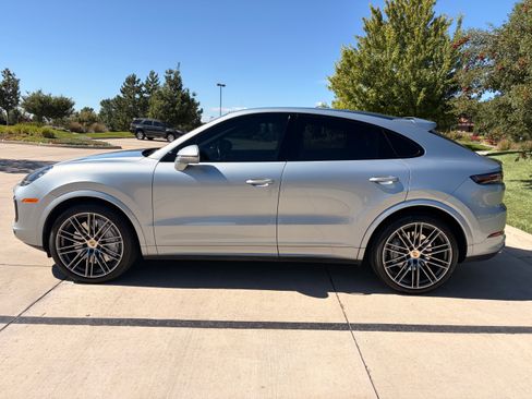 Used 2020 Porsche Cayenne Turbo AWD/4WD image 23