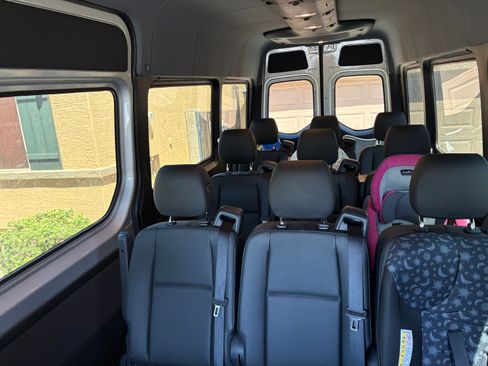 Used 2024 Mercedes-Benz Sprinter 2500 image 10