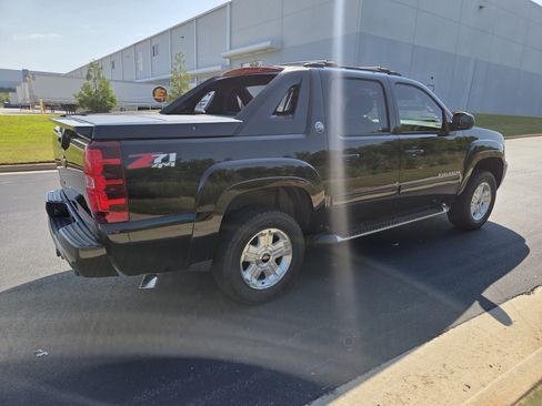 Used 2013 Chevrolet Avalanche LT w/ Suspension Package, Off-Road AWD/4WD image 4