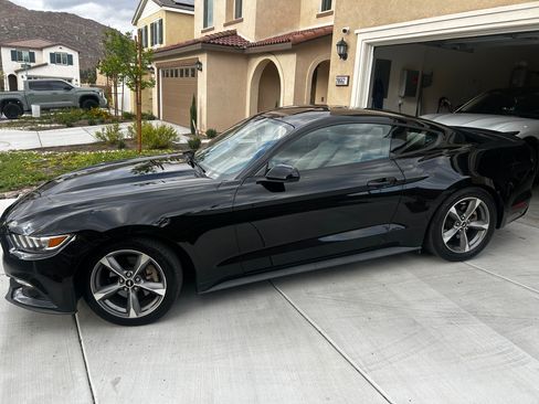 Used 2016 Ford Mustang Coupe image 1