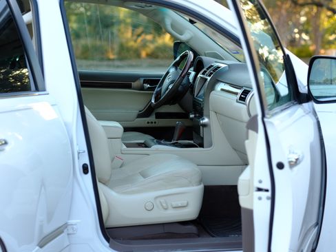 Used 2010 Lexus GX 460 image 9