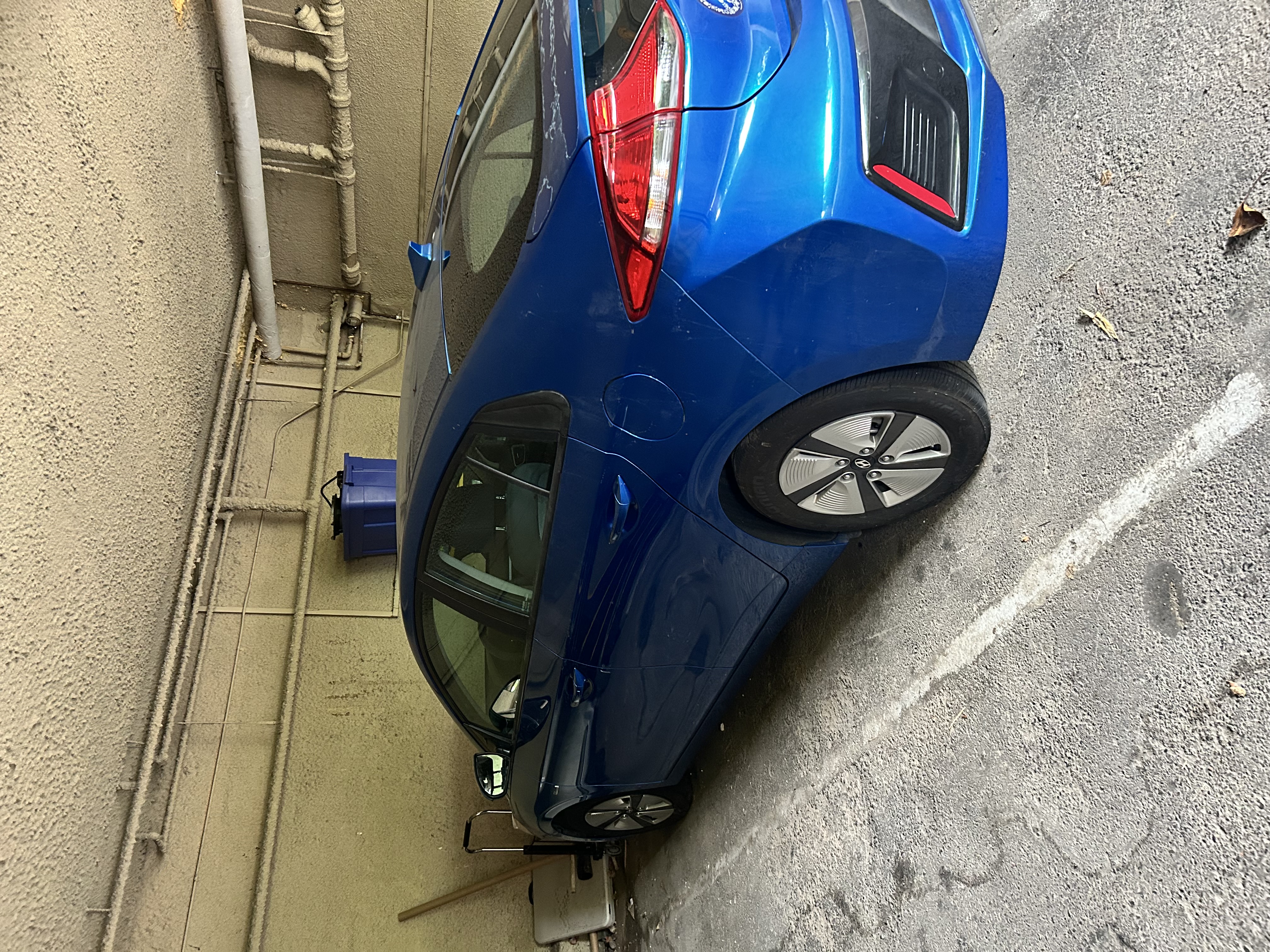 Used 2018 Hyundai Ioniq Blue FWD image 11