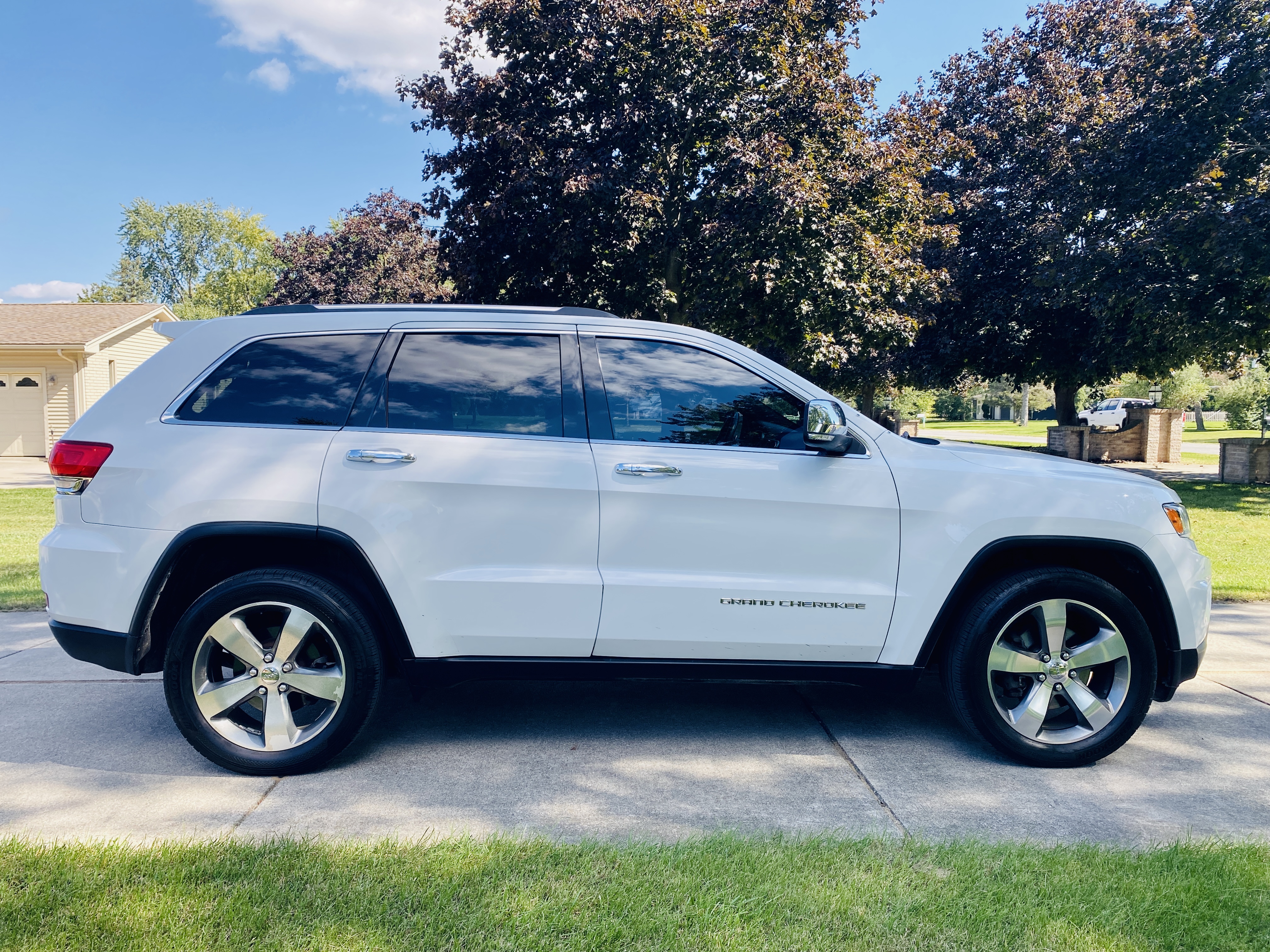 Used 2014 Jeep Grand Cherokee Limited AWD/4WD image 8