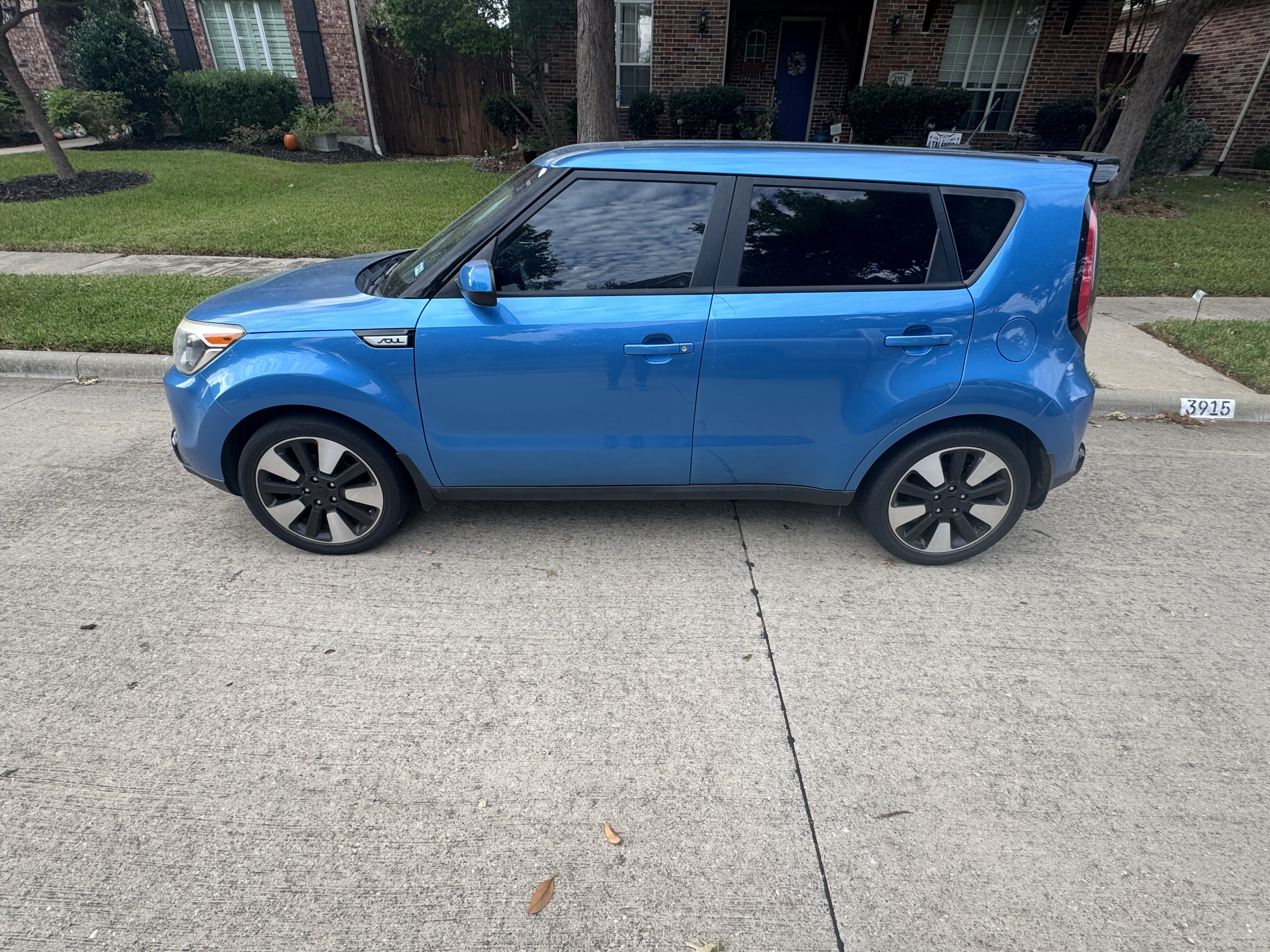 Used 2016 Kia Soul + FWD image 1