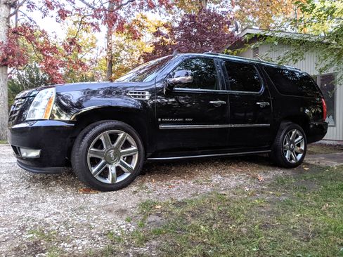 Used 2008 Cadillac Escalade ESV AWD image 2