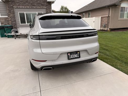 Used 2024 Porsche Cayenne Coupe AWD/4WD image 24