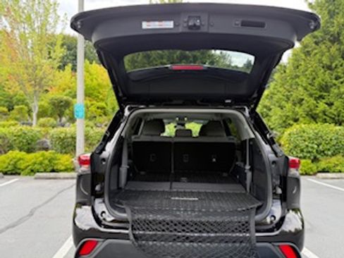 Used 2021 Toyota Highlander LE image 8