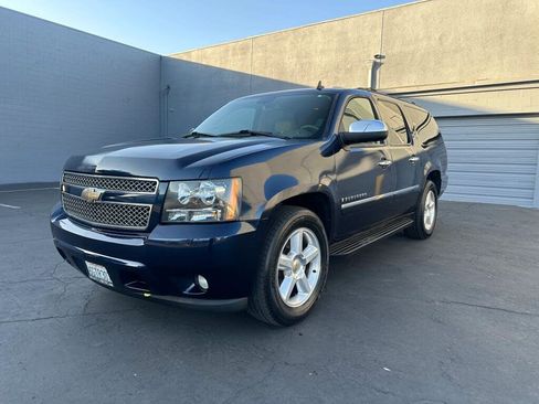 Used 2009 Chevrolet Suburban LTZ RWD image 6