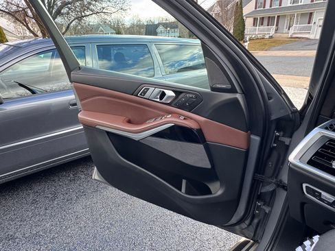 Used 2023 BMW X7 xDrive40i w/ M Sport Package image 15