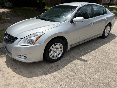 Used 2012 Nissan Altima 2.5 S FWD image 1
