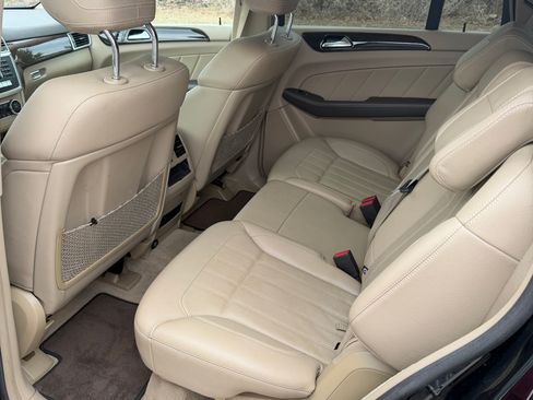 Used 2015 Mercedes-Benz GL 450 4MATIC w/ Appearance Package image 8