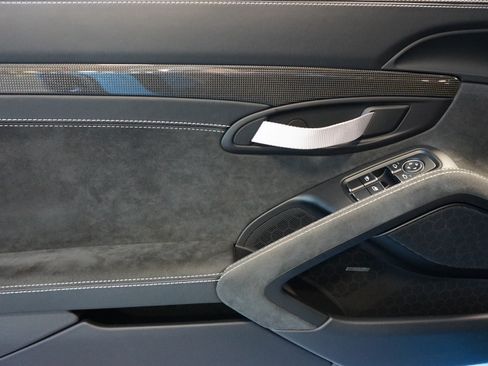 Used 2020 Porsche 718 Cayman GT4 RWD image 15