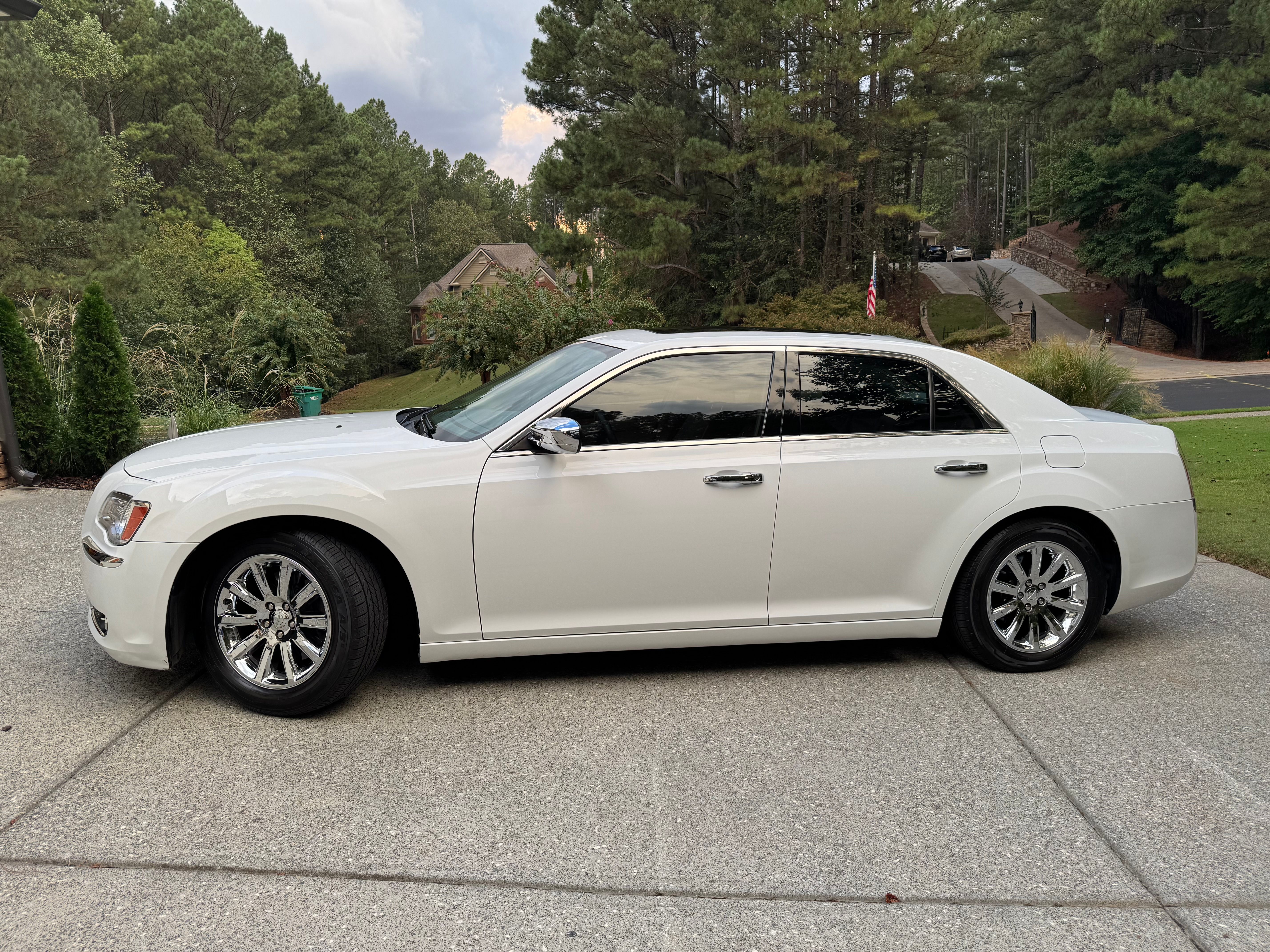 Used 2013 Chrysler 300 C RWD image 6