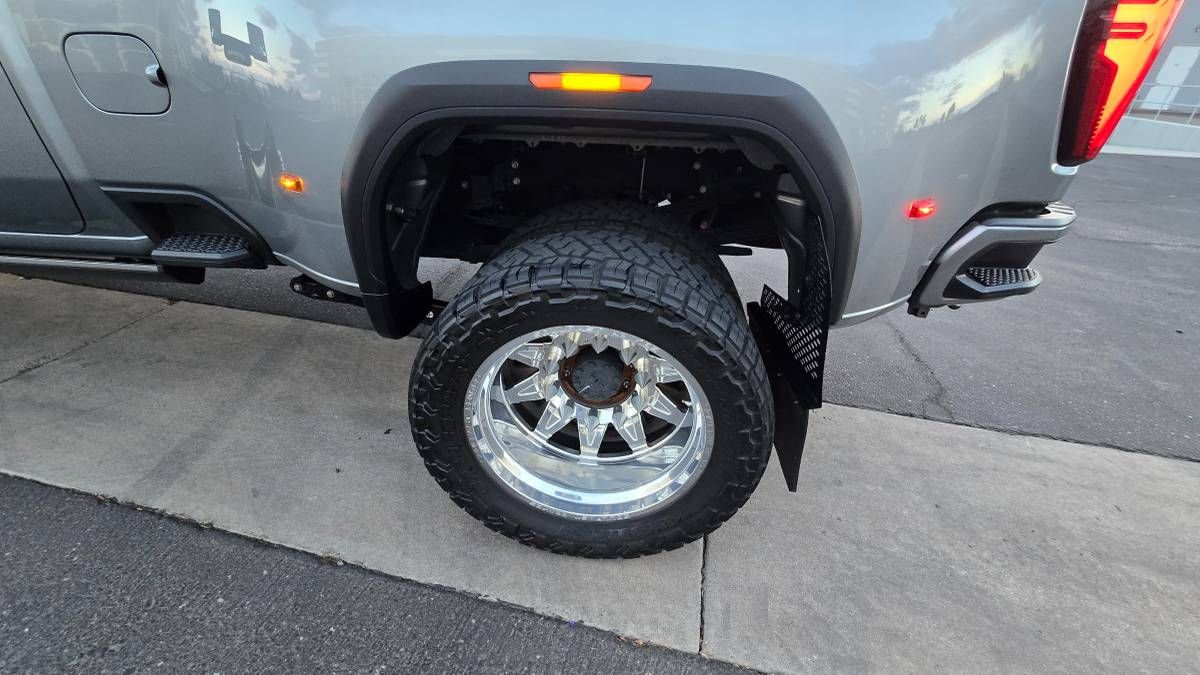 Used 2024 GMC Sierra 3500 Denali Ultimate AWD/4WD image 15