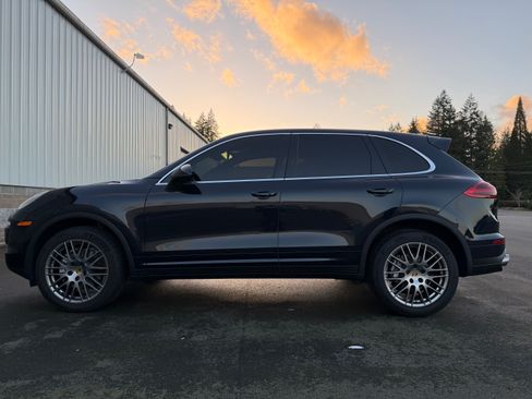 Used 2017 Porsche Cayenne S w/ Premium Plus Package image 4