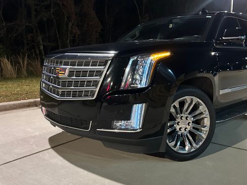 Used 2020 Cadillac Escalade Luxury w/ LPO, Radiant Package image 8