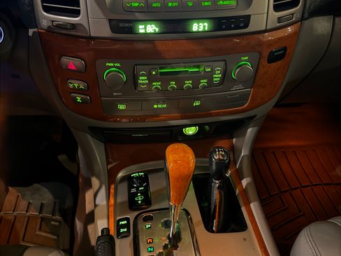 Used 2005 Lexus LX 470 4WD image 17