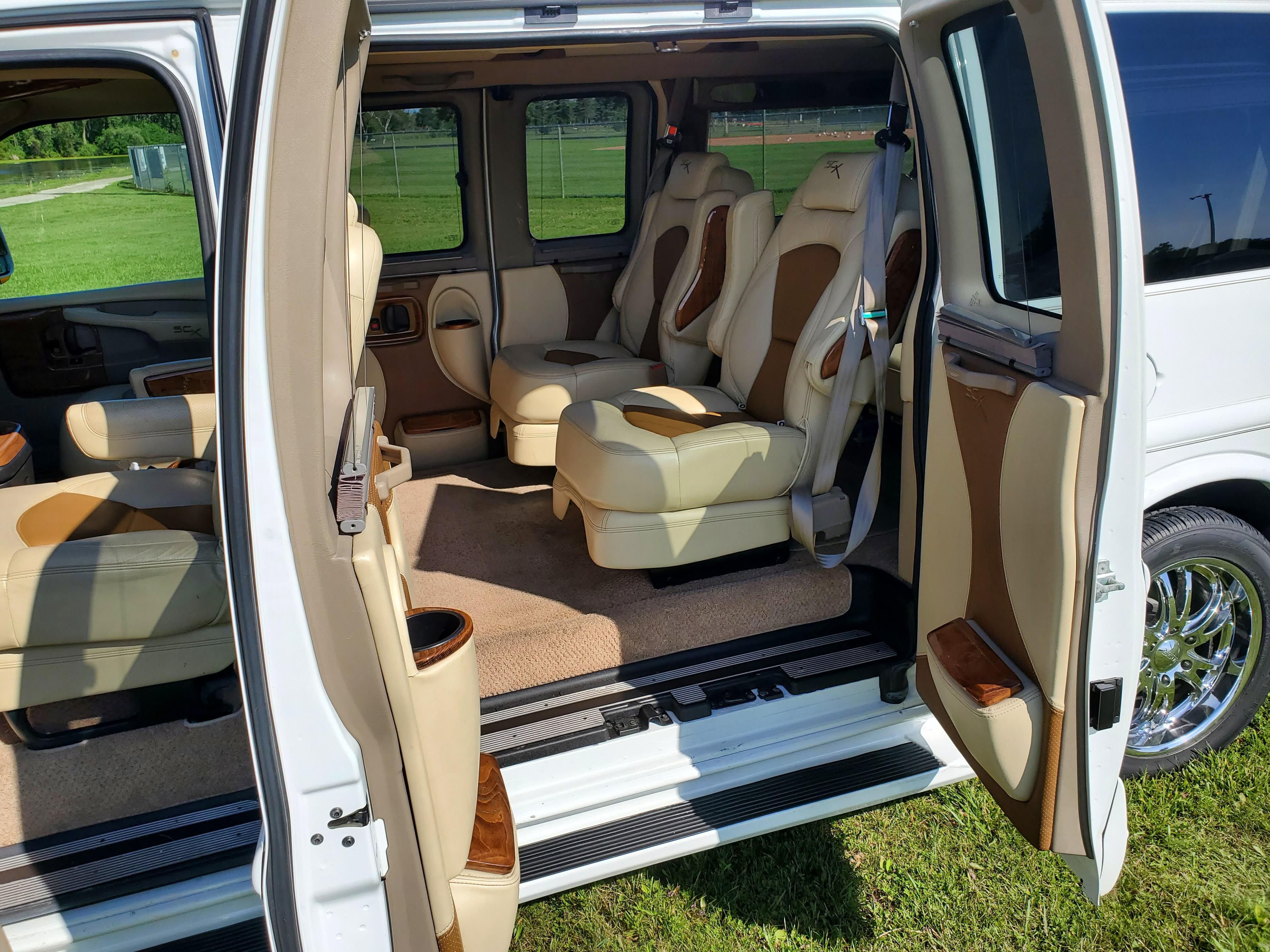 Used 2012 Chevrolet Express 1500 RWD image 6