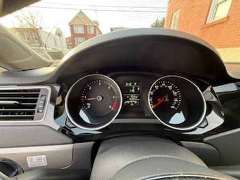 Used 2015 Volkswagen Jetta TDI S image 11