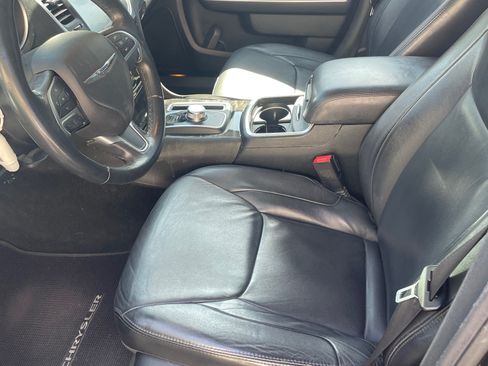 Used 2015 Chrysler 300 Limited image 2