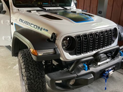 Used 2023 Jeep Wrangler Unlimited Rubicon 4xe image 4