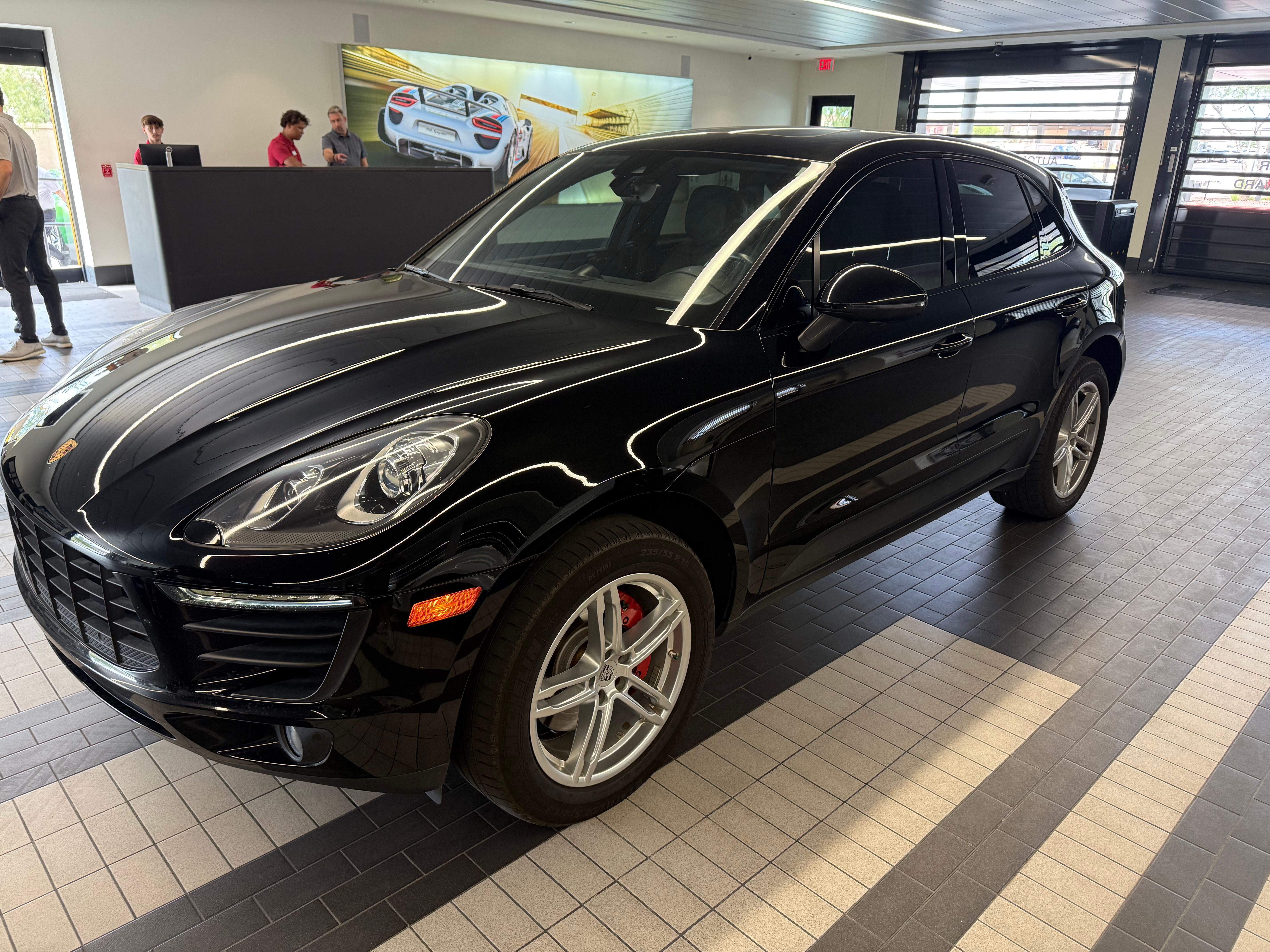 Used 2017 Porsche Macan S AWD/4WD image 2