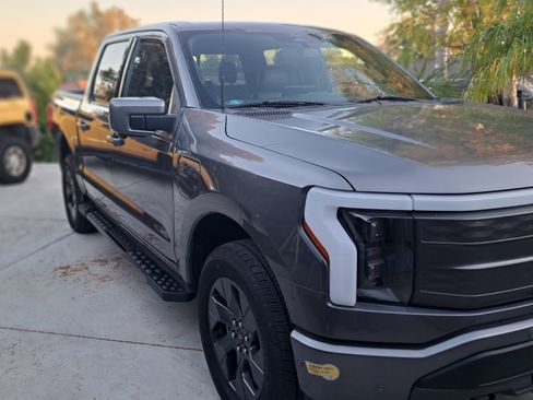 Used 2022 Ford F150 Lightning Lariat w/ Equipment Group 511A High image 13