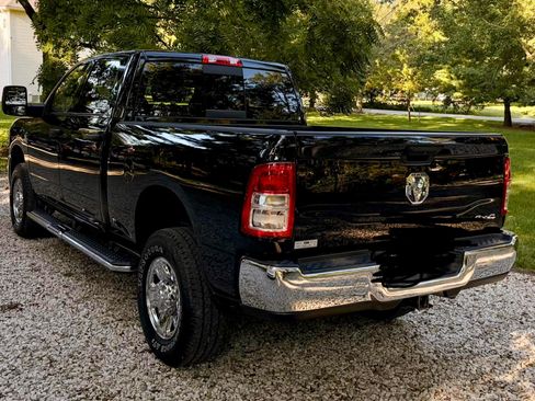 Used 2024 RAM 2500 Tradesman w/ Chrome Appearance Group AWD/4WD image 4
