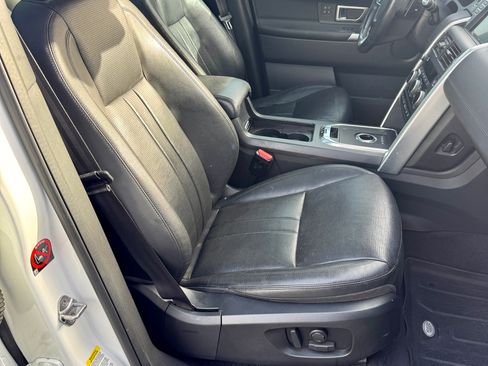 Used 2018 Land Rover Discovery Sport HSE image 11