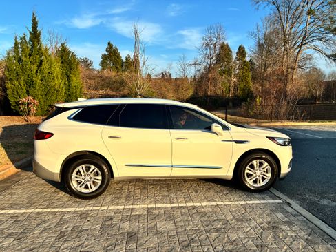 Used 2020 Buick Enclave Essence image 14