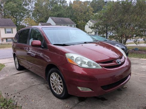 Used 2007 Toyota Sienna XLE image 4