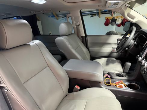 Used 2021 Toyota Sequoia Limited image 10