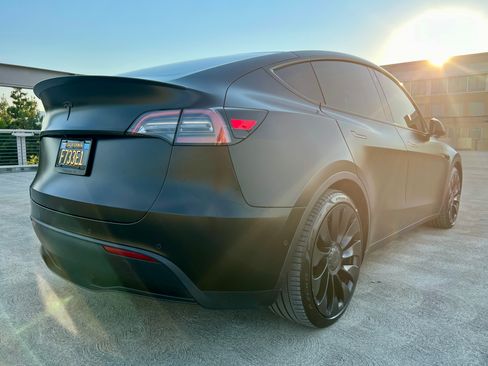 Used 2022 Tesla Model Y Performance image 9