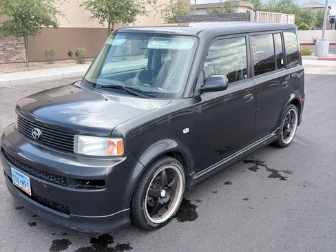 Used 2006 Scion xB FWD image 2