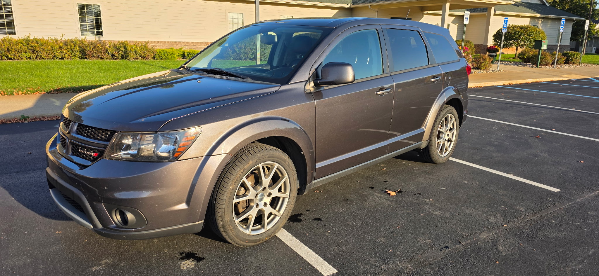 Used 2015 Dodge Journey R/T w/ Flexible Seating Group FWD image 4
