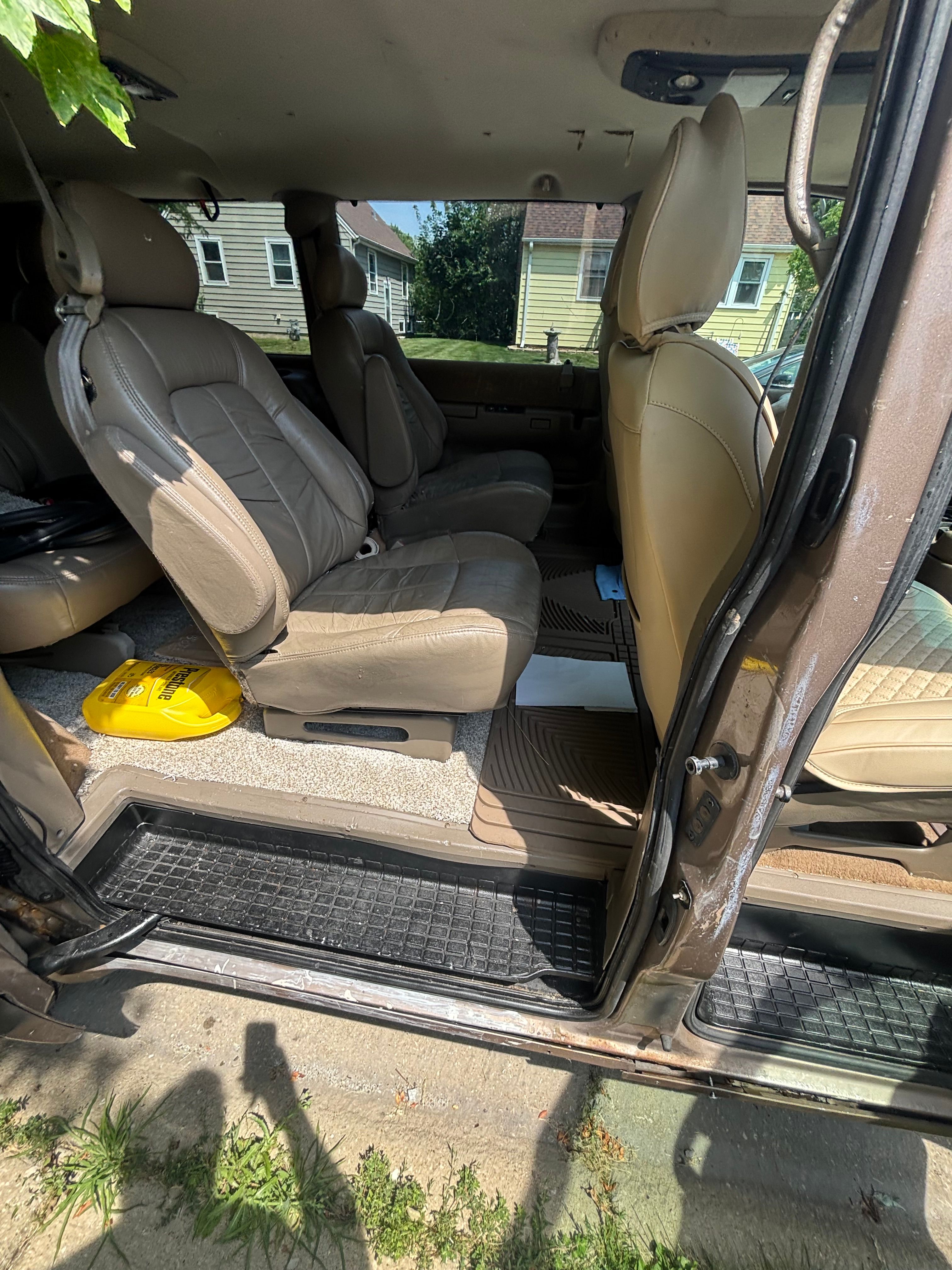 Used 2003 Chevrolet Astro Passenger AWD w/ LT Preferred Equipment Group image 16
