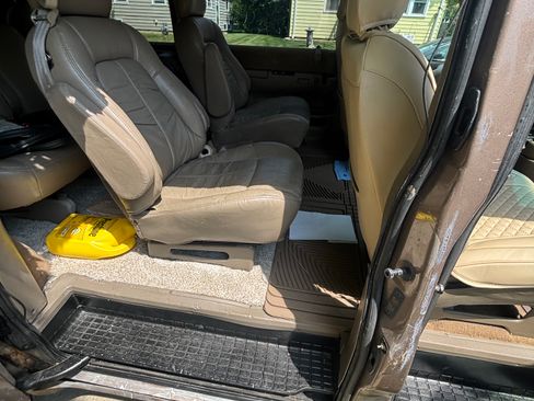 Used 2003 Chevrolet Astro Passenger AWD w/ LT Preferred Equipment Group image 16