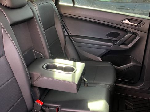 Used 2019 Volkswagen Tiguan SE image 14