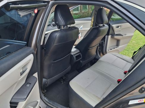 Used 2016 Toyota Camry SE FWD image 13