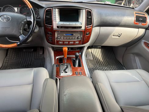 Used 2004 Toyota Land Cruiser image 10