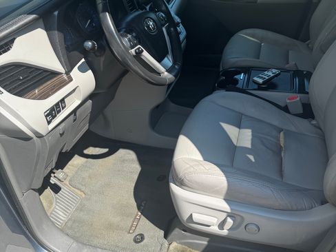 Used 2016 Toyota Sienna XLE Premium image 8