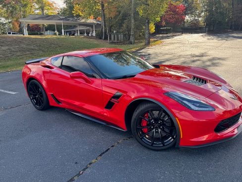 Used 2019 Chevrolet Corvette Grand Sport w/ Carbon Flash Badge Package image 2