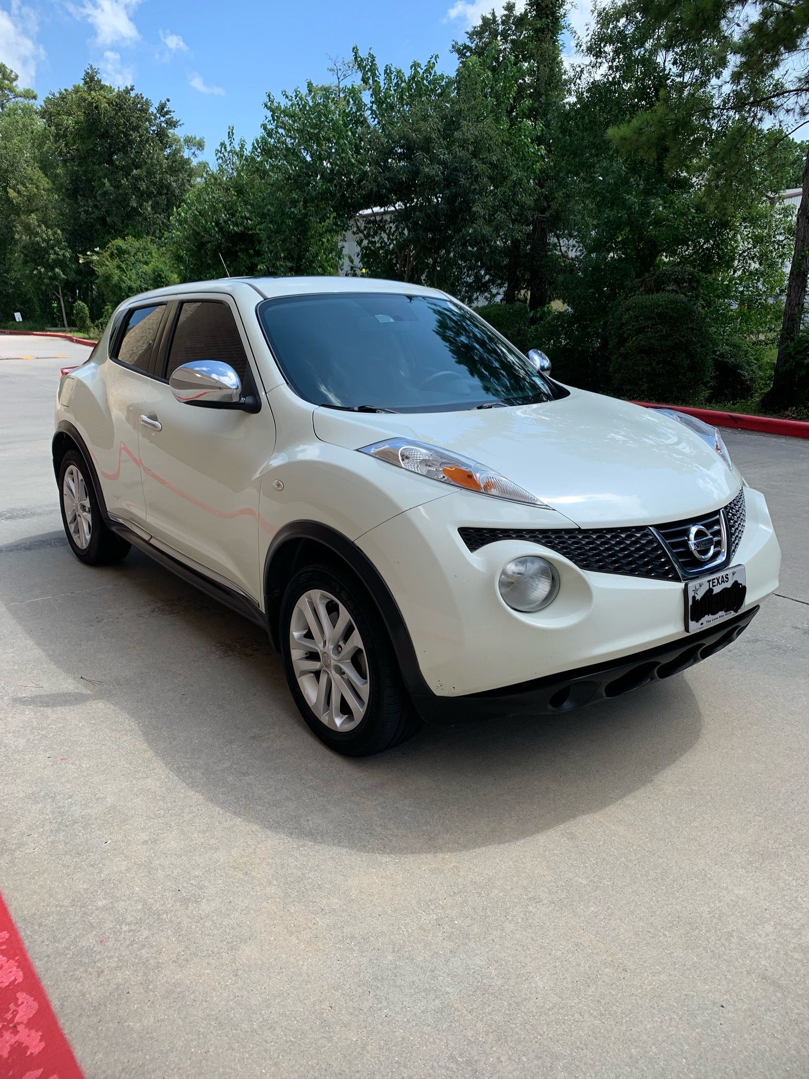 Used 2012 Nissan Juke SV w/ Chrome Pkg FWD image 1