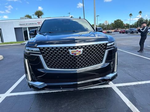Used 2023 Cadillac Escalade ESV Premium Luxury AWD/4WD image 5