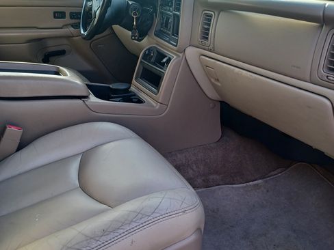 Used 2004 Chevrolet Suburban LT w/ Preferred Equipment Group image 8