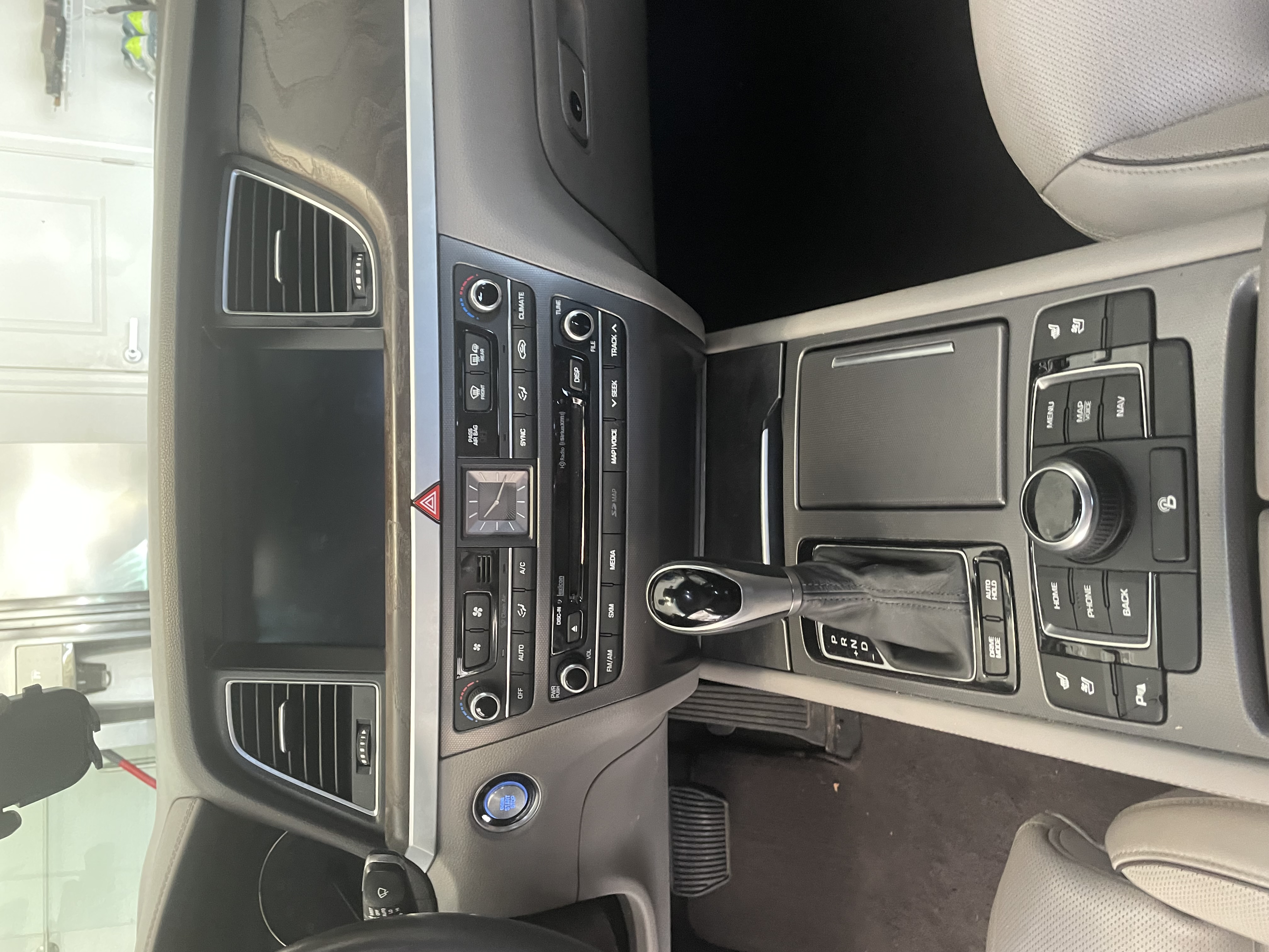 Used 2017 Genesis G80 5.0 Ultimate RWD image 4