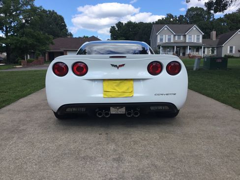 Used 2007 Chevrolet Corvette Coupe w/ Preferred Equipment Group RWD image 4