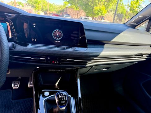 Used 2024 Volkswagen Golf R image 8